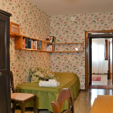 Ca Lezze Bell'appartamento Nel Cuore Di Apartman *