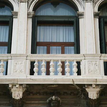 Apartment Ca Lezze Bell'appartamento Nel Cuore Di Venice